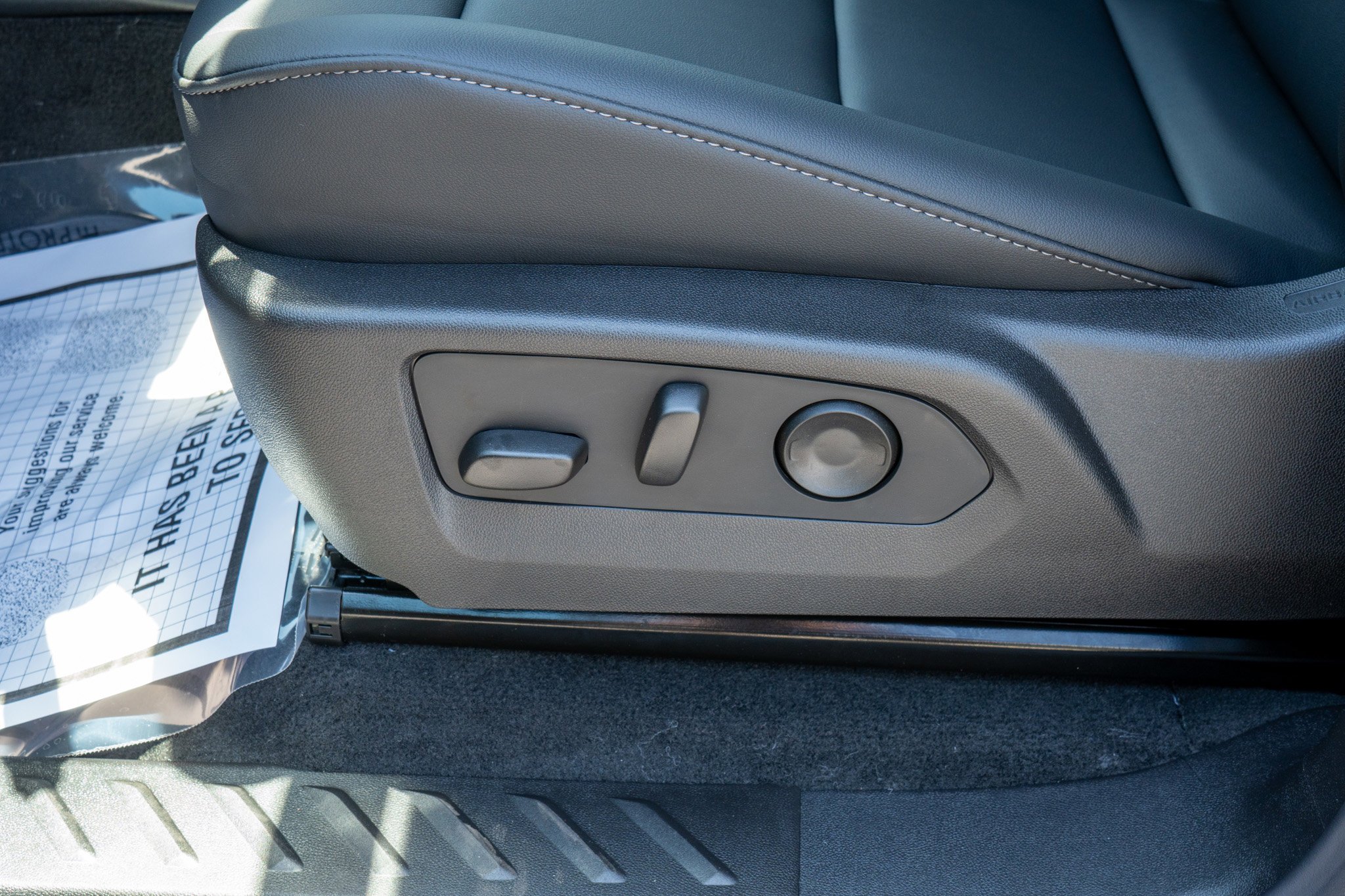New 2026 Sterling Metallic GMC Elevation image 28
