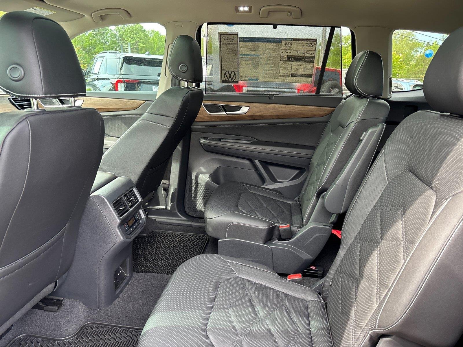 2025 Volkswagen Atlas SE w/Tech - Photo 32