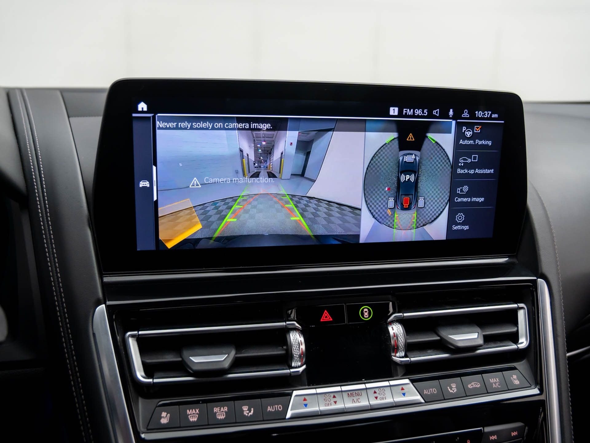 2025 BMW 8 Series M850i - Photo 27