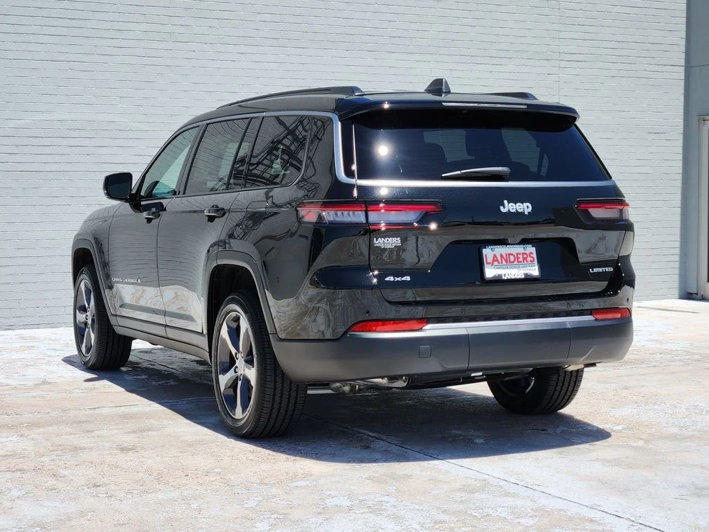 New 2026 Diamond Black Crystal Pearlcoat Jeep Limited image 3