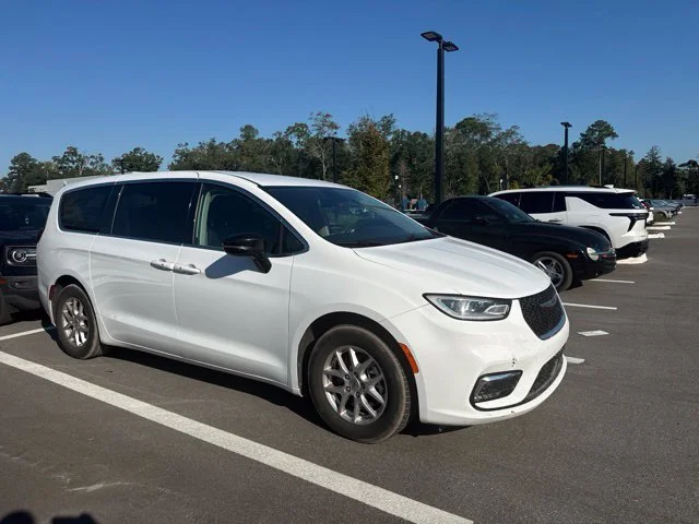 Used 2024 White Chrysler Touring L image 1