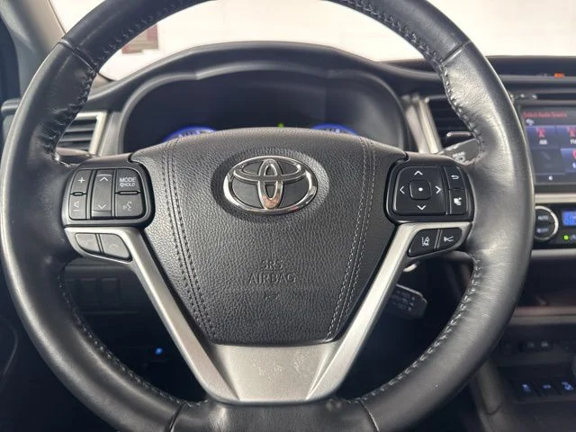 Used 2018 Blizzard Pearl Toyota XLE image 19