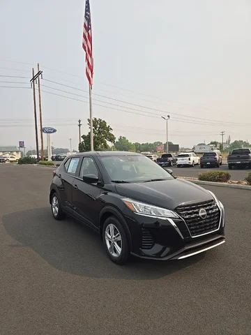 2025 Nissan Kicks S