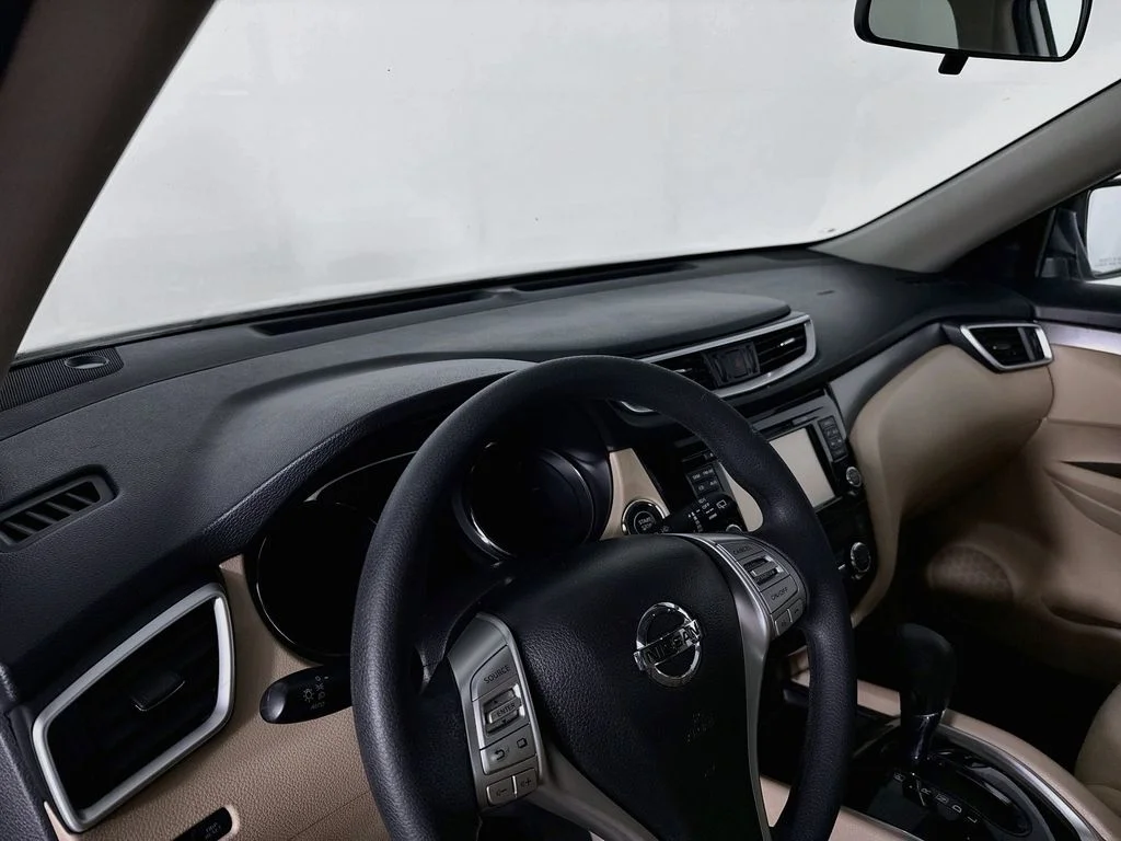 Used 2016 White Nissan SV image 4