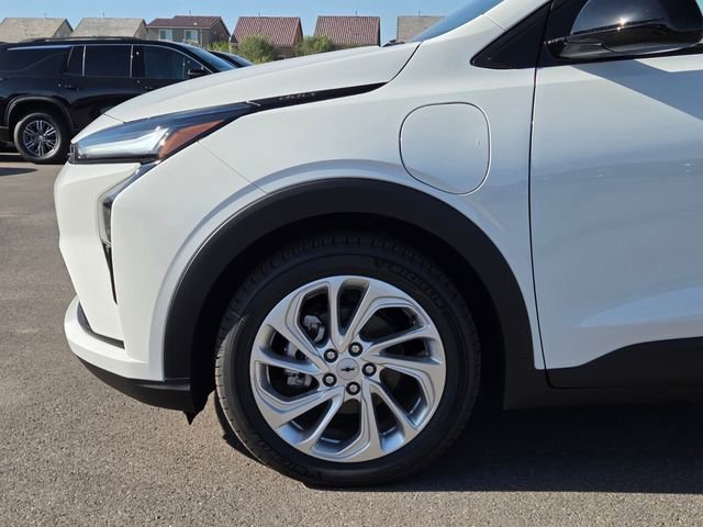 New 2027 Summit White Chevrolet LT image 5