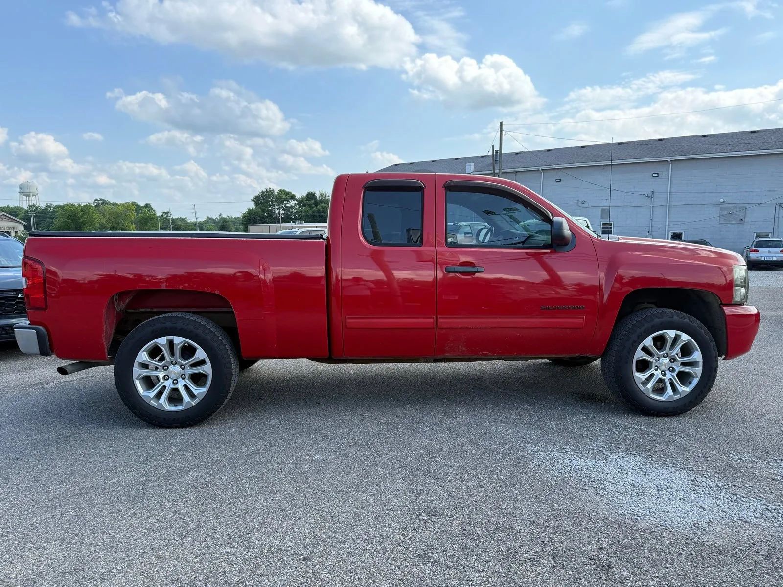 Used 2011 VICTORY RED Chevrolet LT image 8