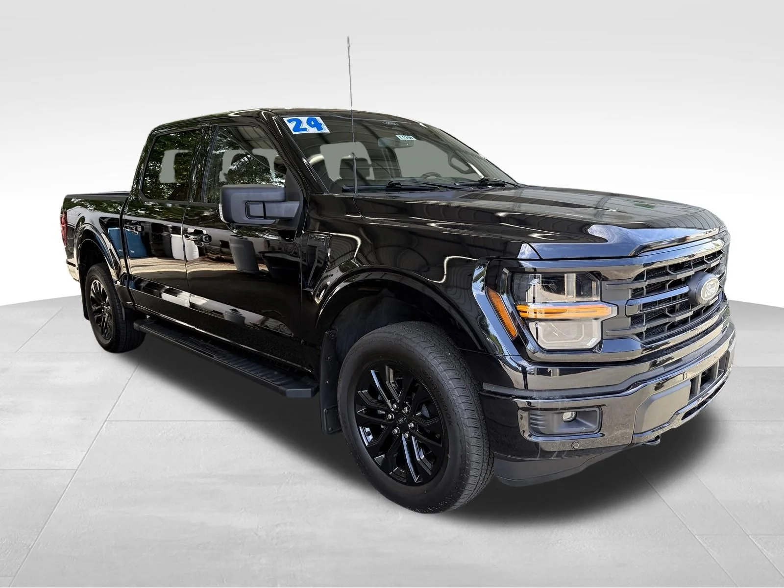 Used 2024 Black Ford XLT image 3