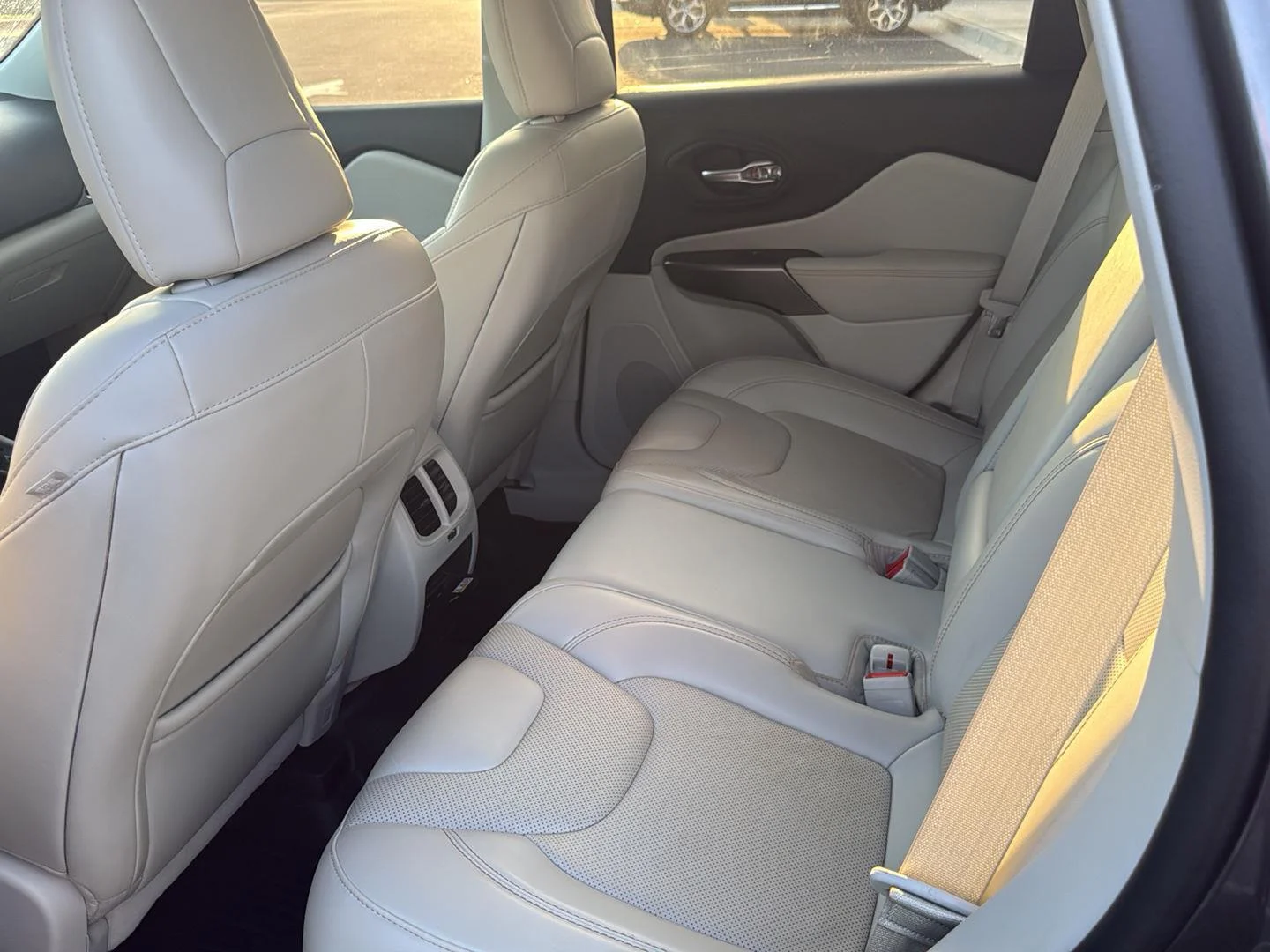 Used 2019 Granite Crystal Metallic Clearcoat Jeep Limited image 26