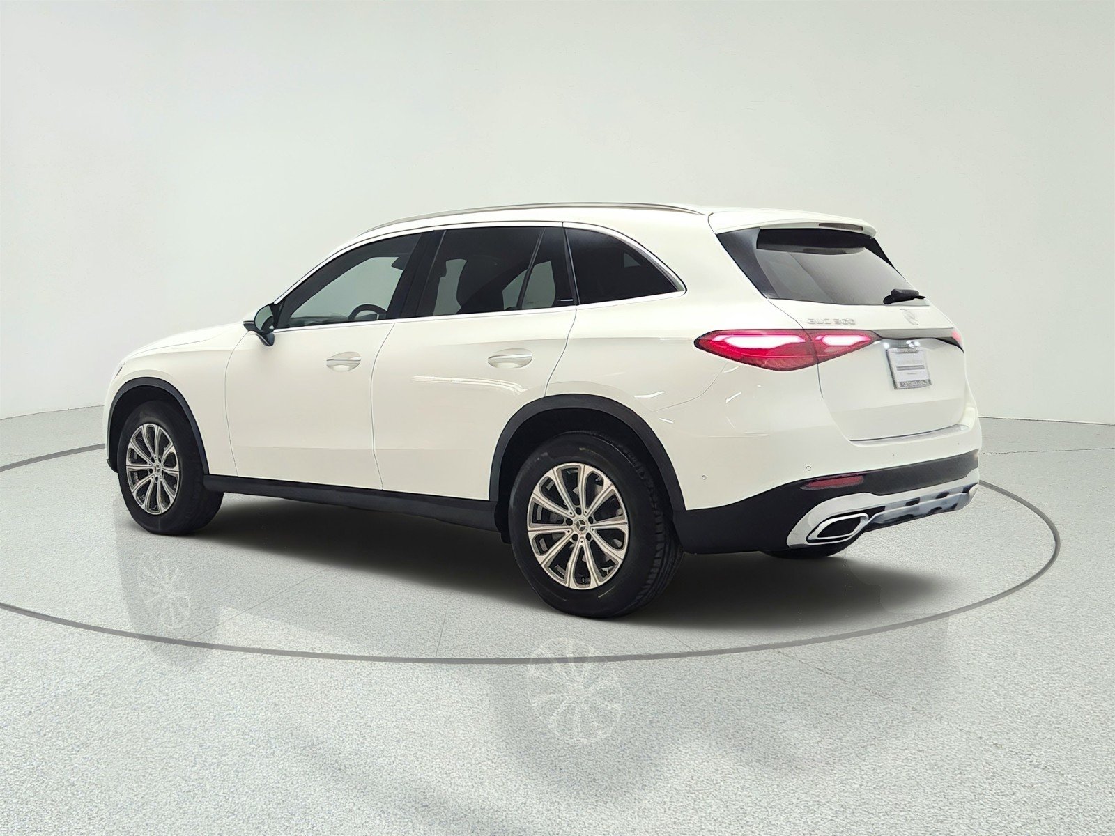 Used 2024 Polar White Mercedes-Benz GLC 300 4MATIC® SUV image 7