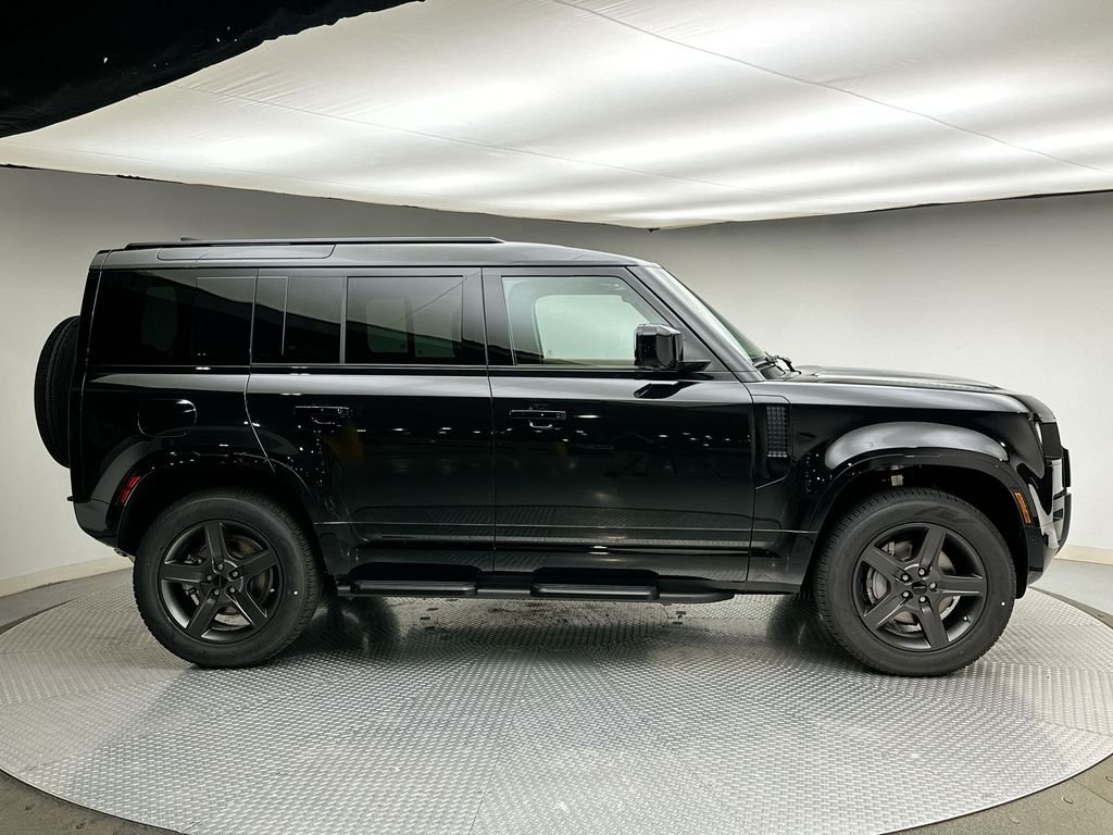 New 2026 Santorini Black Metallic Land Rover X-Dynamic SE image 12