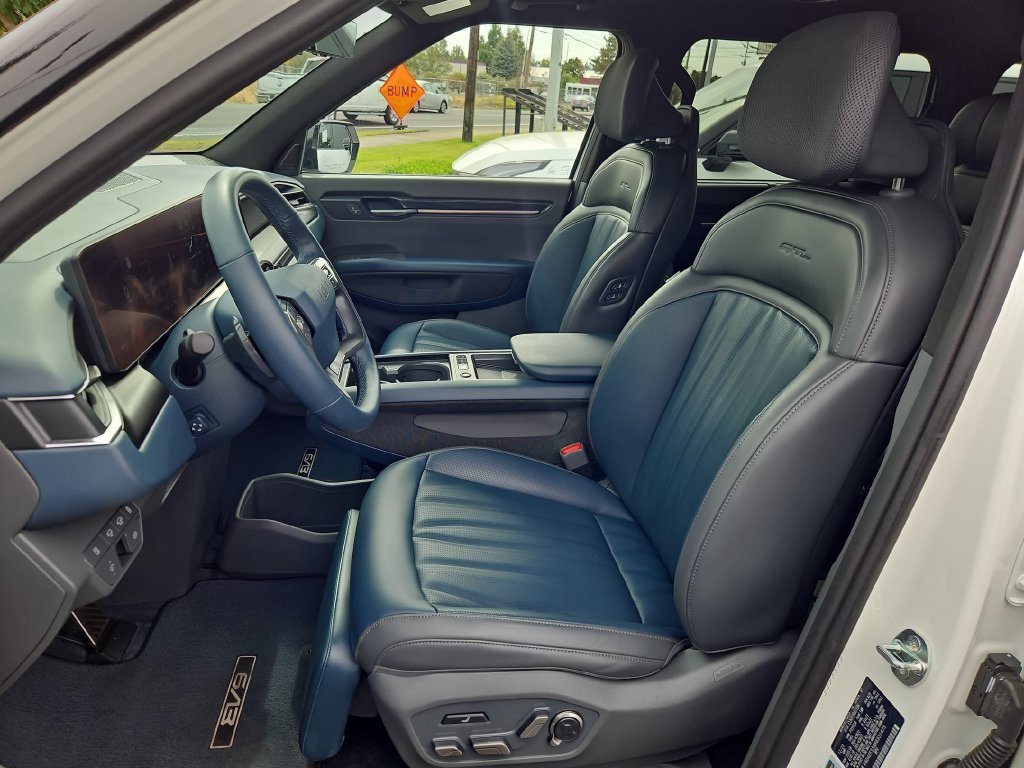 Used 2024 Snow White Pearl Kia GT-Line image 21