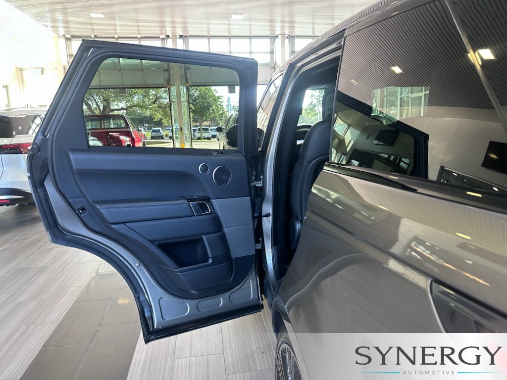 Used 2018 Silicon Silver Premium Metallic Land Rover HSE Dynamic image 32