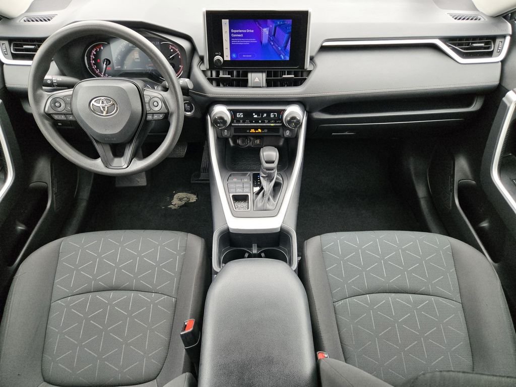 2024 Toyota RAV4 XLE - Photo 18