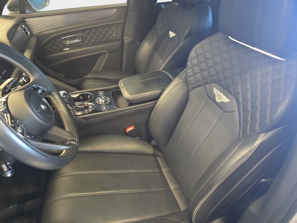 Used 2022 Silver Bentley  image 18