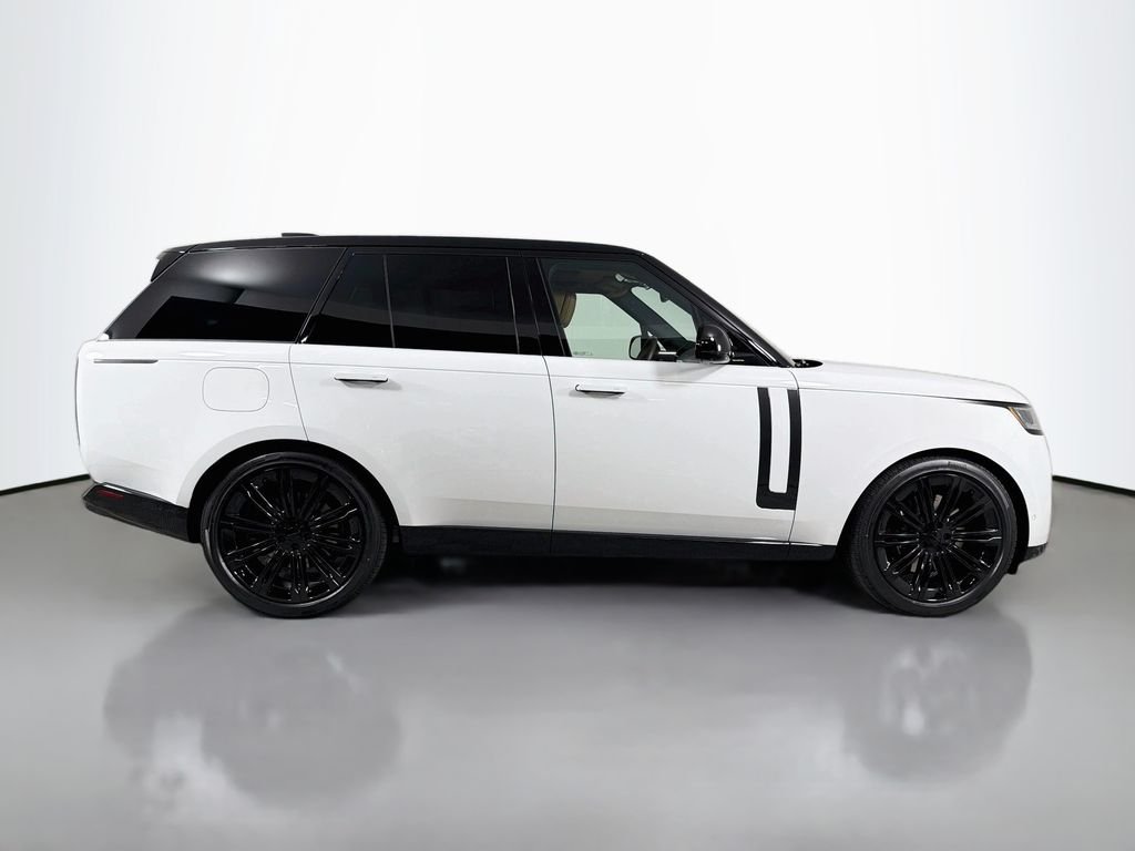 New 2026 Fuji White Land Rover SE image 4