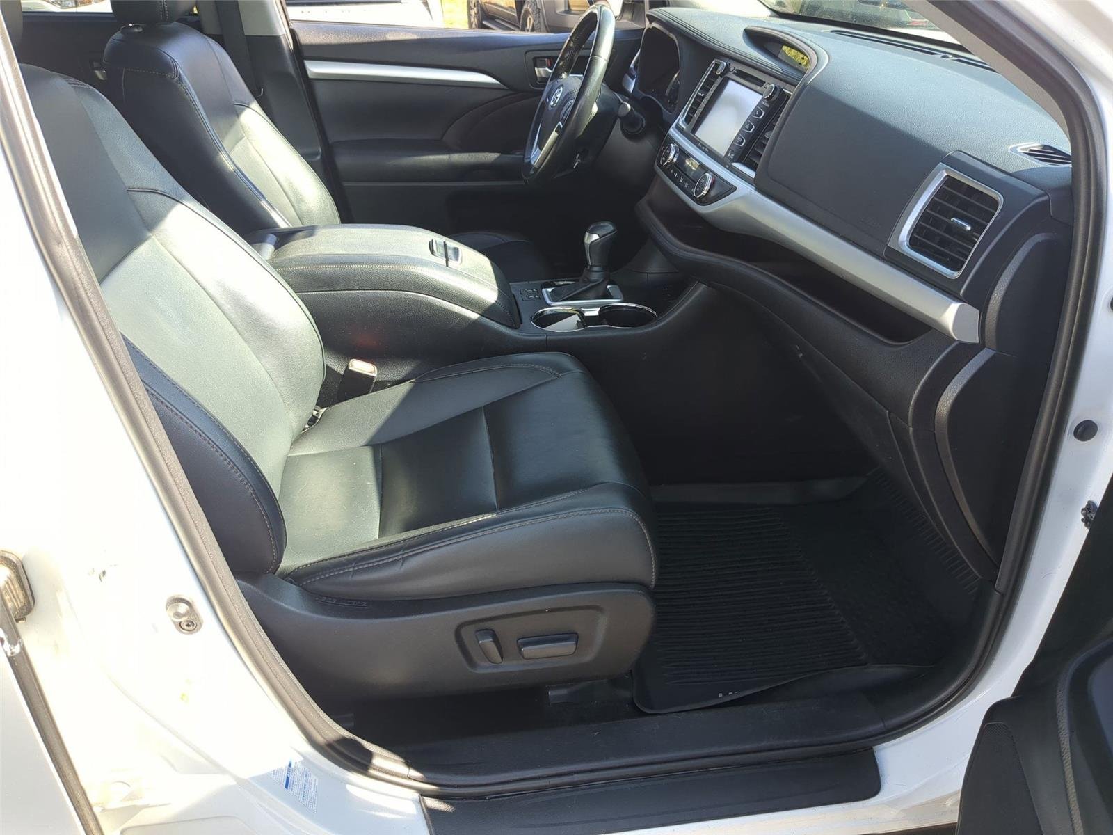 Used 2019  TOYOTA  image 41