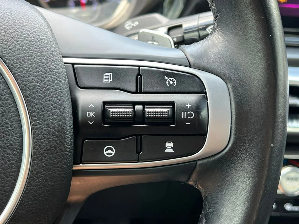 Used 2023 White Kia GT image 21