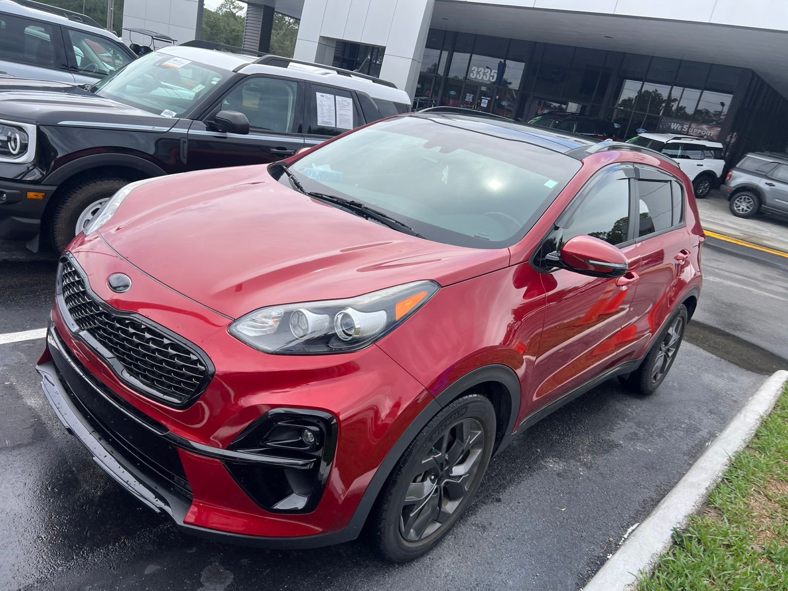 Used 2022 Red Kia Nightfall image 3
