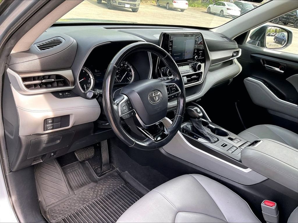 Used 2020 Blue Toyota XLE image 8