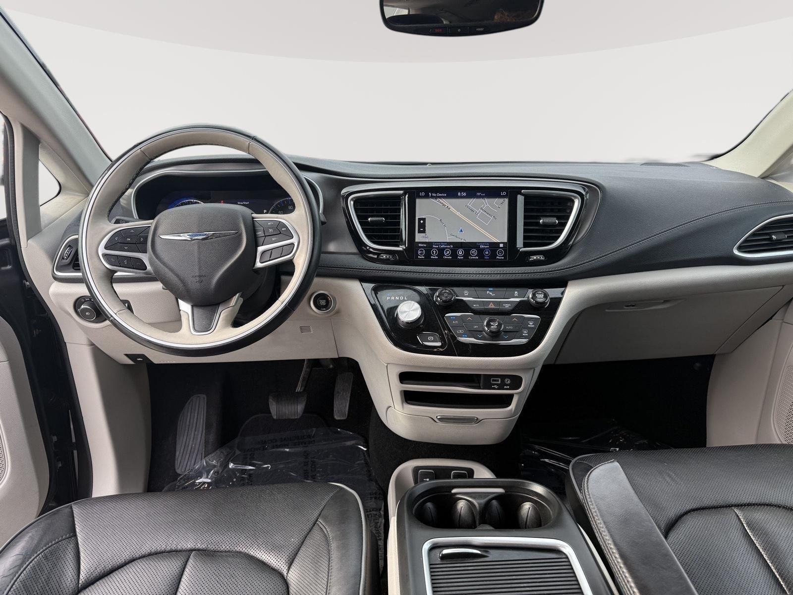 Used 2018 Granite Crystal Metallic Clearcoat Chrysler Limited image 23