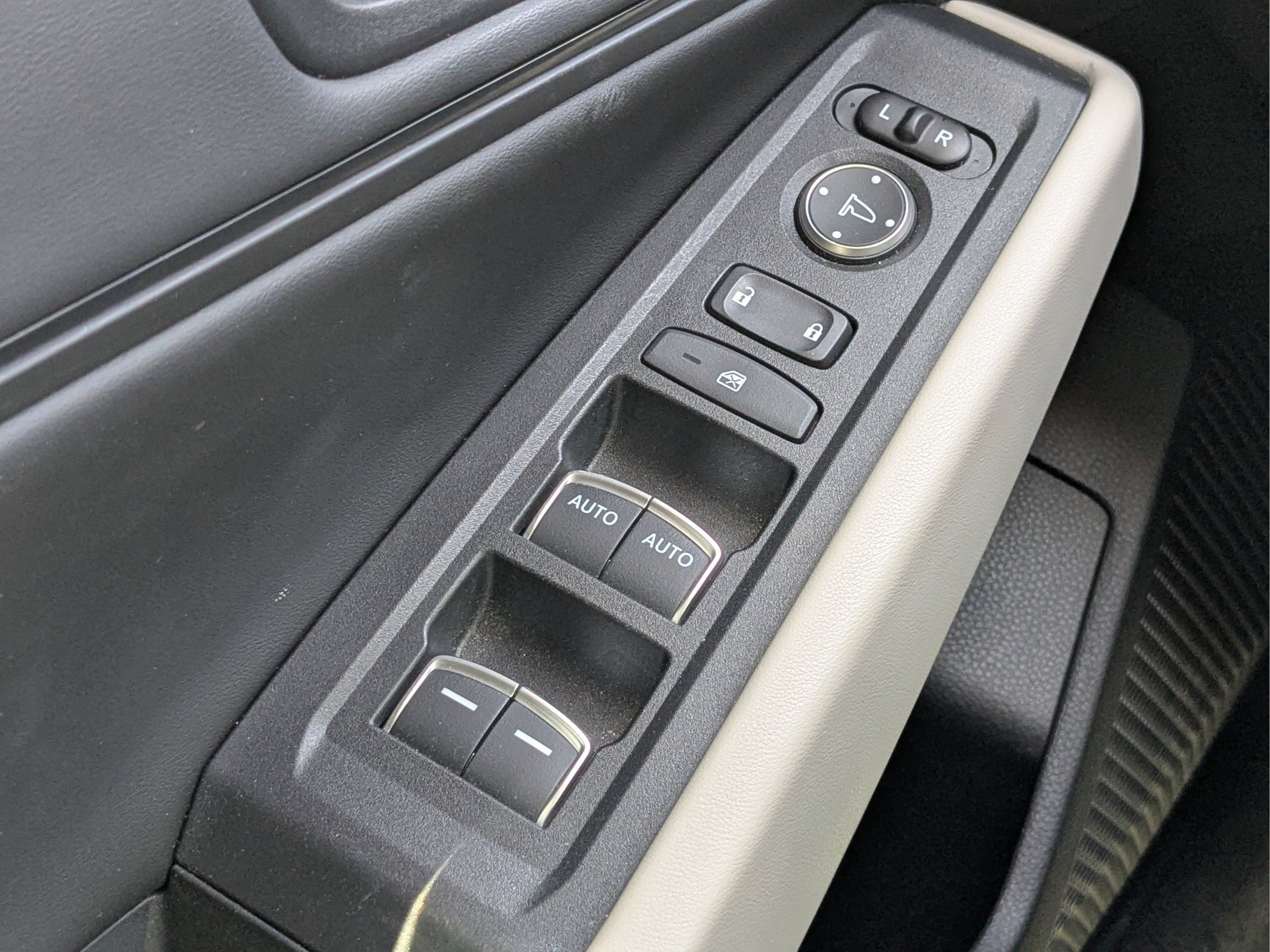 2023 Honda Accord Hybrid EX-L - Photo 23