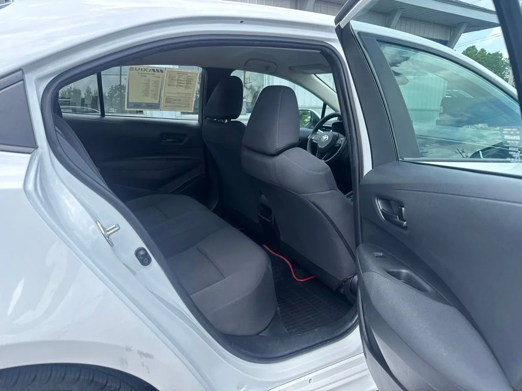 Used 2022 White Toyota LE image 18