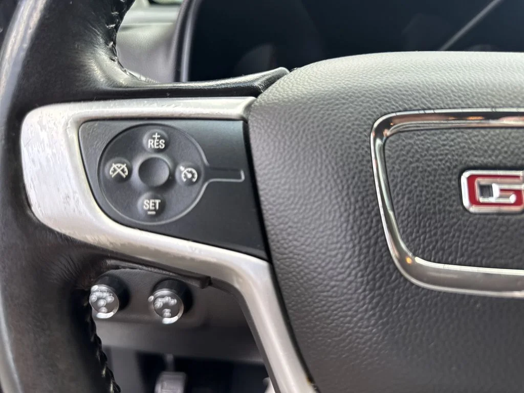 Used 2017 Silver GMC SLT image 21