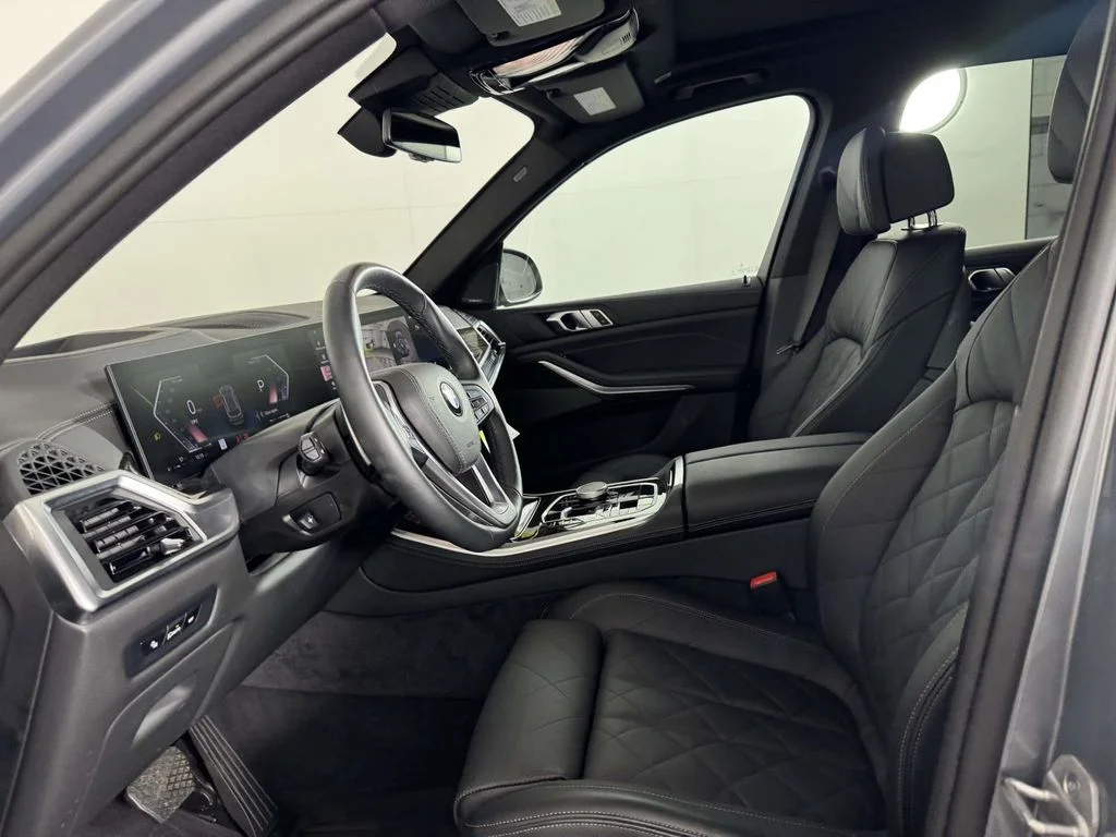 Used 2026 Gray BMW xDrive40i image 4