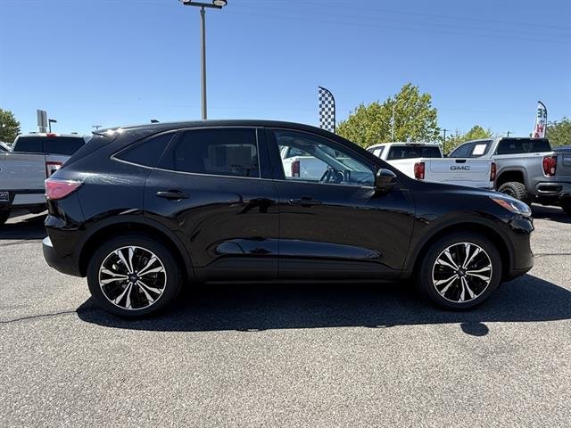 2022 Ford Escape SE photo 3