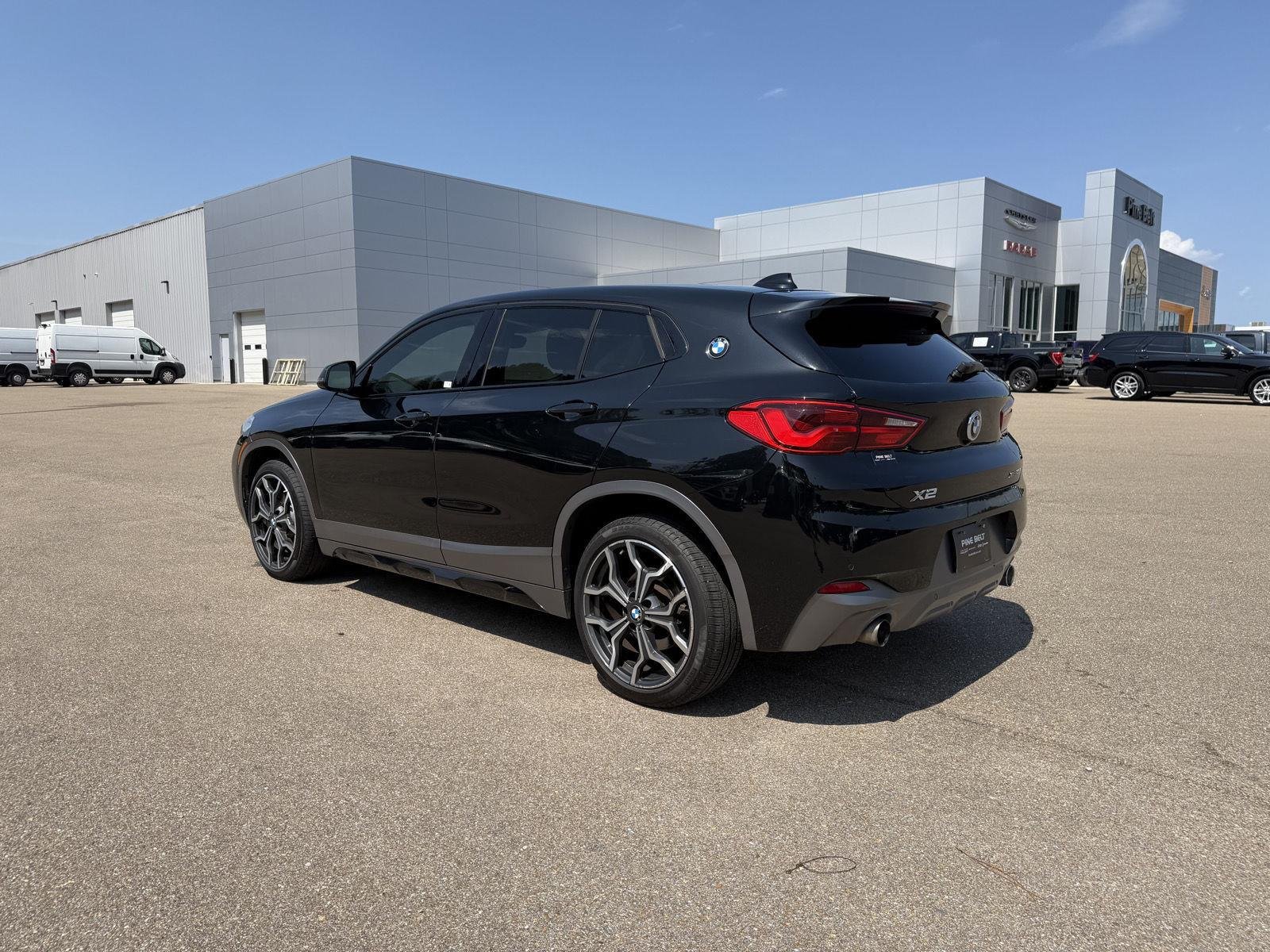 Used 2018 Black Sapphire Metallic BMW xDrive28i image 4