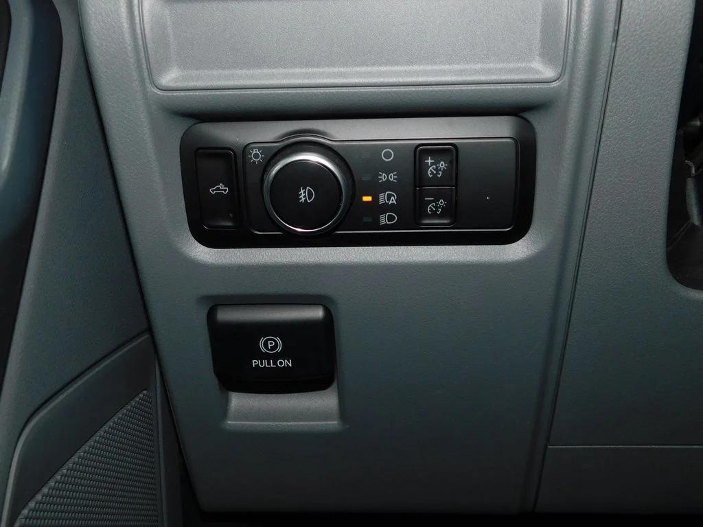 Used 2023 Oxford White Ford XLT image 30