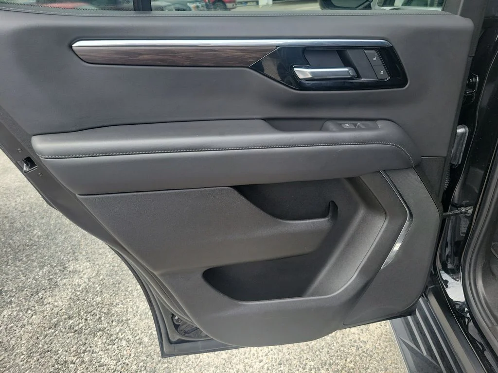 Used 2025 Black Chevrolet LT image 19