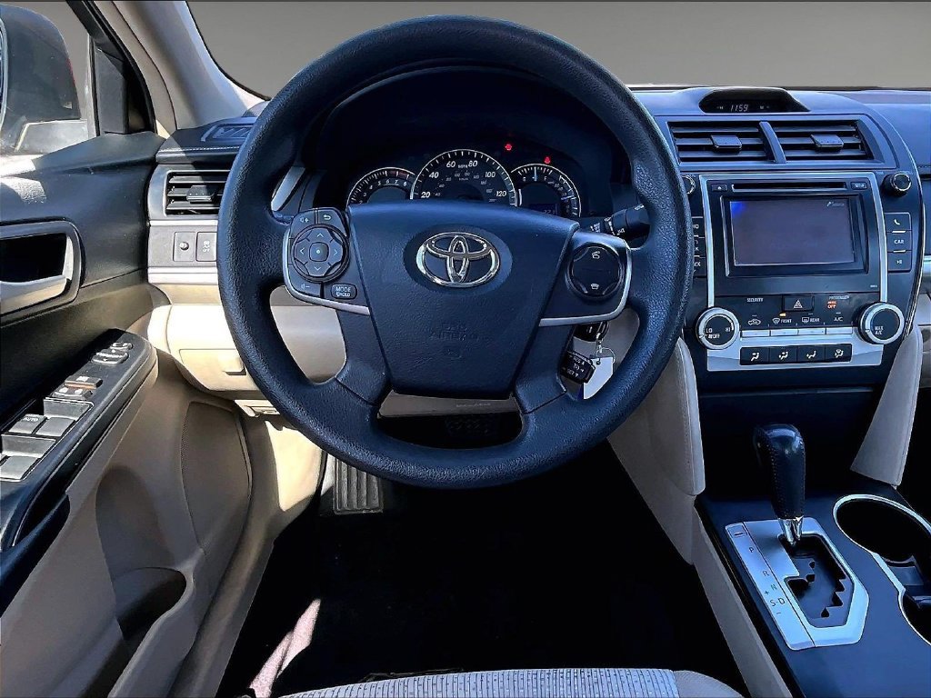 Used 2012  Toyota LE image 17