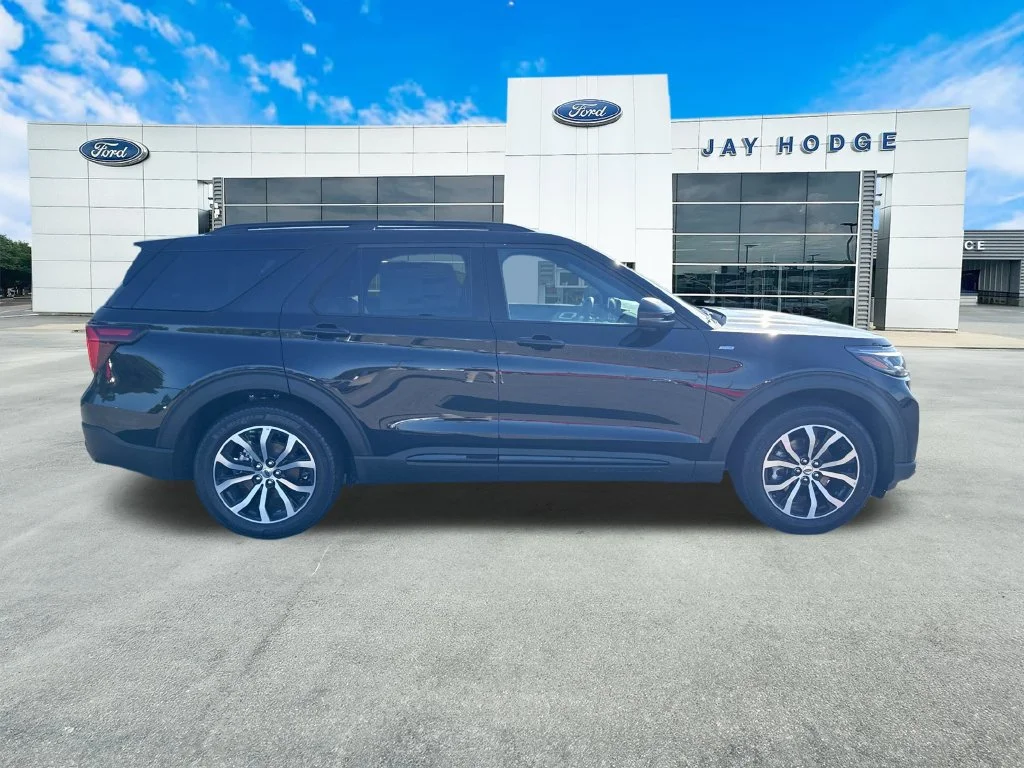 New 2026 Agate Black Metallic Ford ST-Line image 8