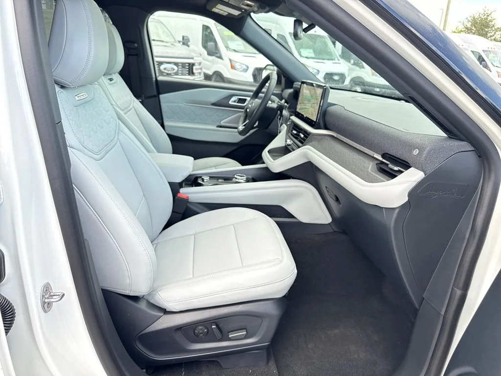 New 2027 White Ford Platinum image 23