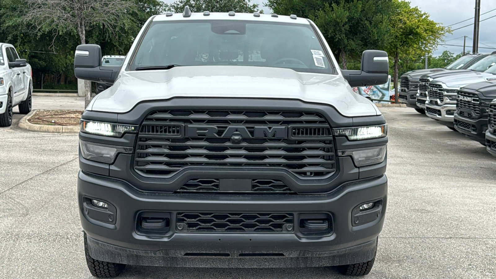 New 2026 Bright White Clear-Coat Exterior Paint RAM Tradesman image 2