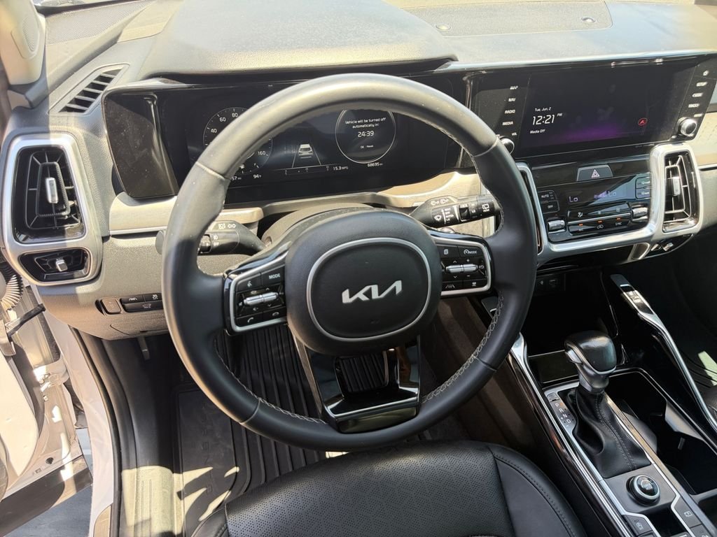 Used 2023 White Kia SX image 9