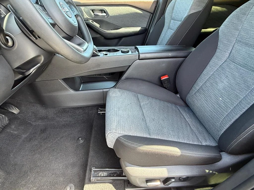 Used 2023 Gun Metallic Kad Nissan SV image 13
