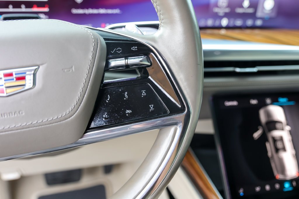 Certified Used 2025 Black Raven Cadillac Sport Platinum image 13