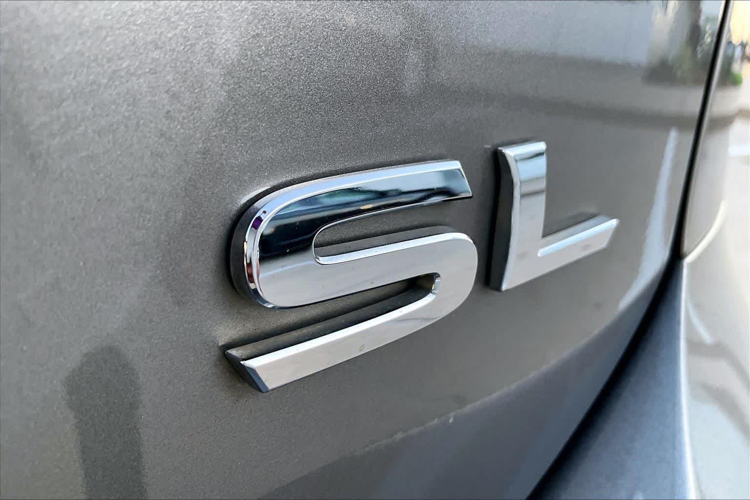 Used 2011 Platinum Graphite Nissan SL image 9