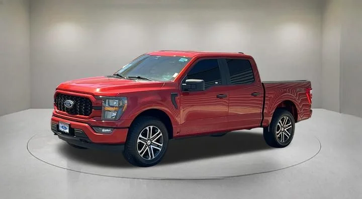 Certified Used 2023 Hot Pepper Red Metallic Tinted Clearcoat Ford XL image 2