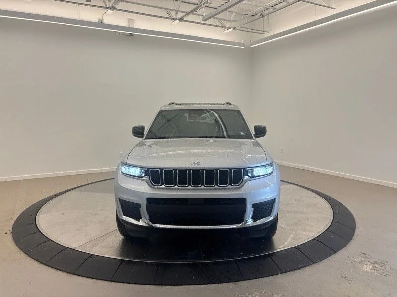 New 2026 Silver Zynith Exterior Paint Jeep Laredo X image 8