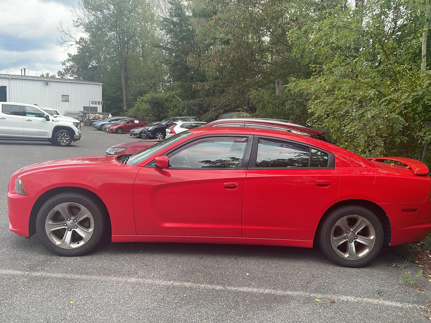 Used 2014 Torred Dodge SE image 2