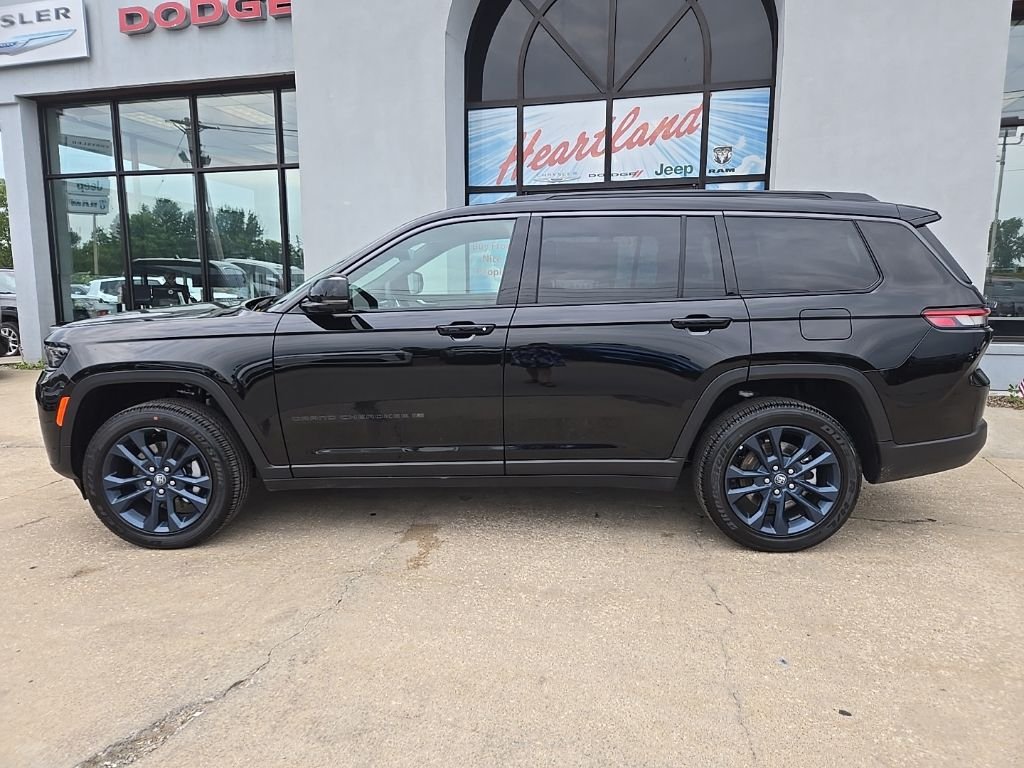 New 2026 Diamond Black Crystal Pearl-Coat Exterior Paint Jeep  image 5