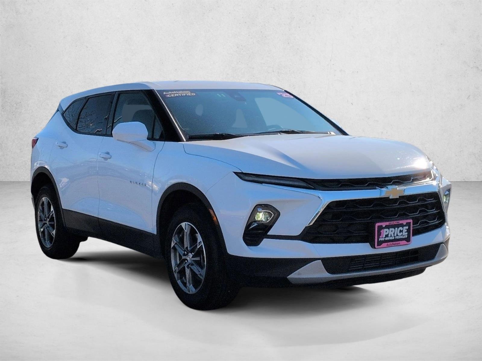 Used 2025 Summit White Chevrolet LT image 3