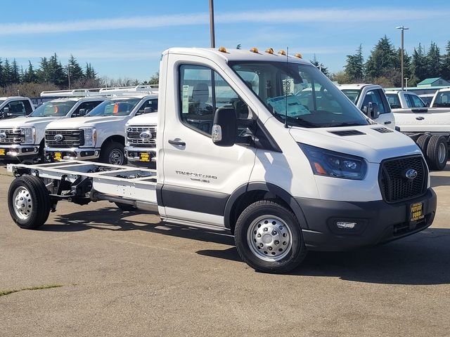 New 2025 Oxford White Ford Cutaway image 1