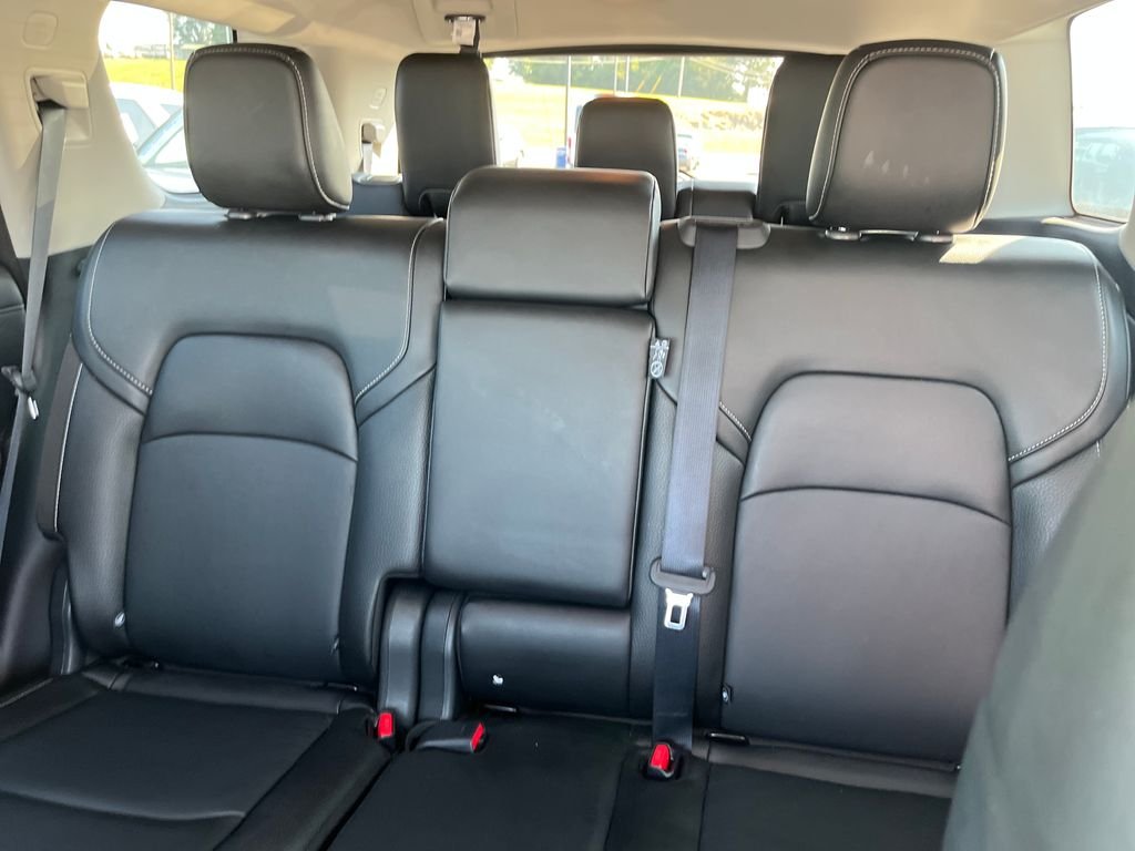 Used 2024 Silver Nissan SL image 13