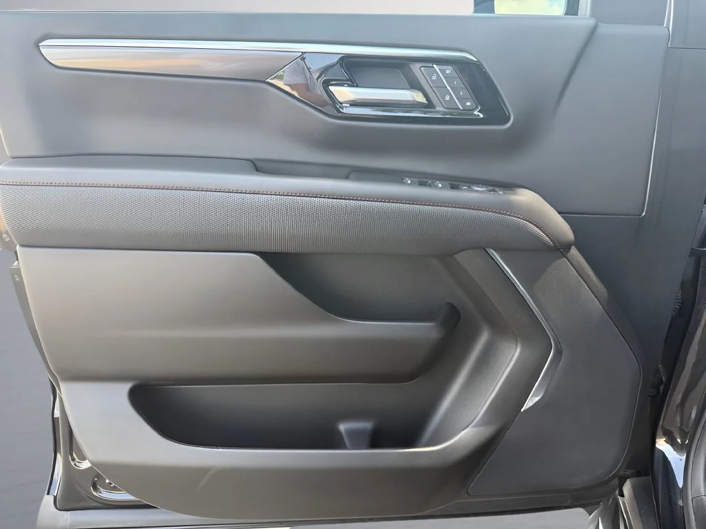Used 2025 Black Chevrolet RST image 9