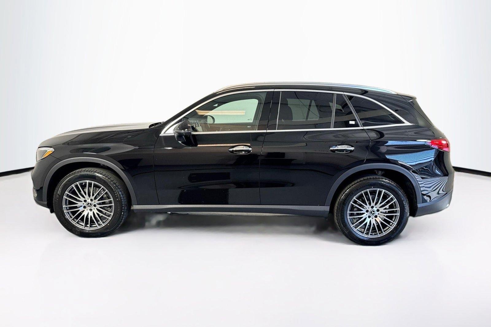 New 2026 Black Mercedes-Benz GLC 300 image 8