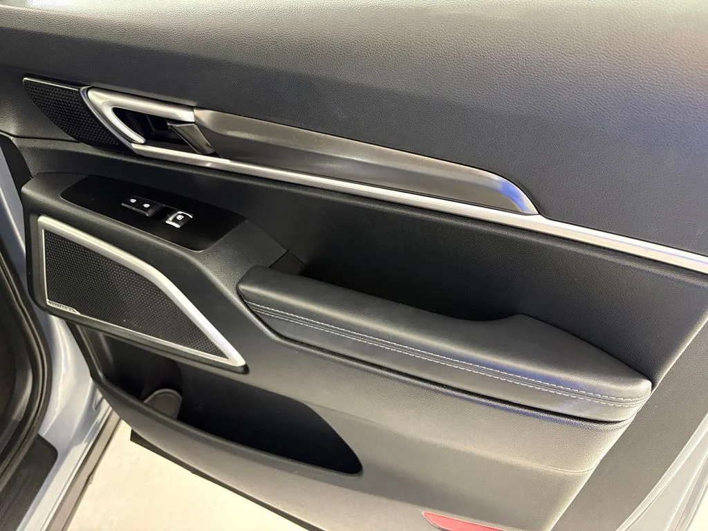 Used 2025 Silver Kia S image 46